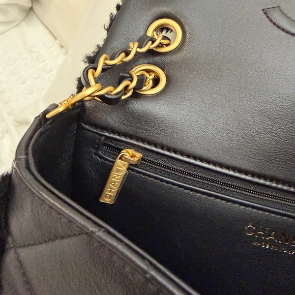 CHANEL Shearling Teddy Lambskin Black Medium Flap Bag - Picture 11 of 16